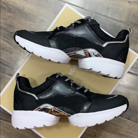 MICHAEL KORS OCTAVIA TRAINER TECH CANVAS BLACK - Picture 7 of 16